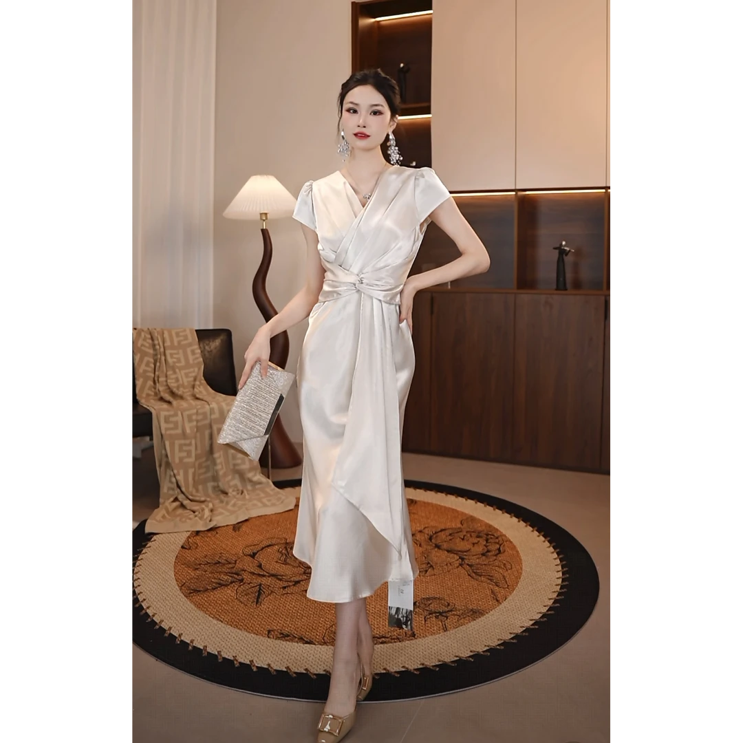 【娅姐】2025夏季法式高级感连衣裙小众白色短袖气质鱼尾礼服D3239