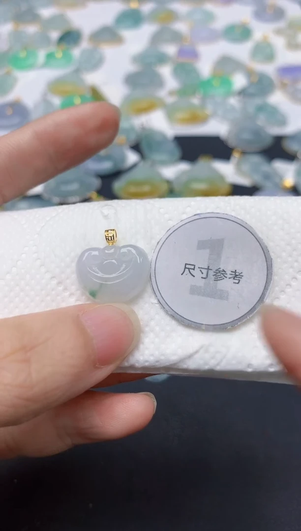 翡翠18K金镶嵌颈饰天然缅甸A货翡翠