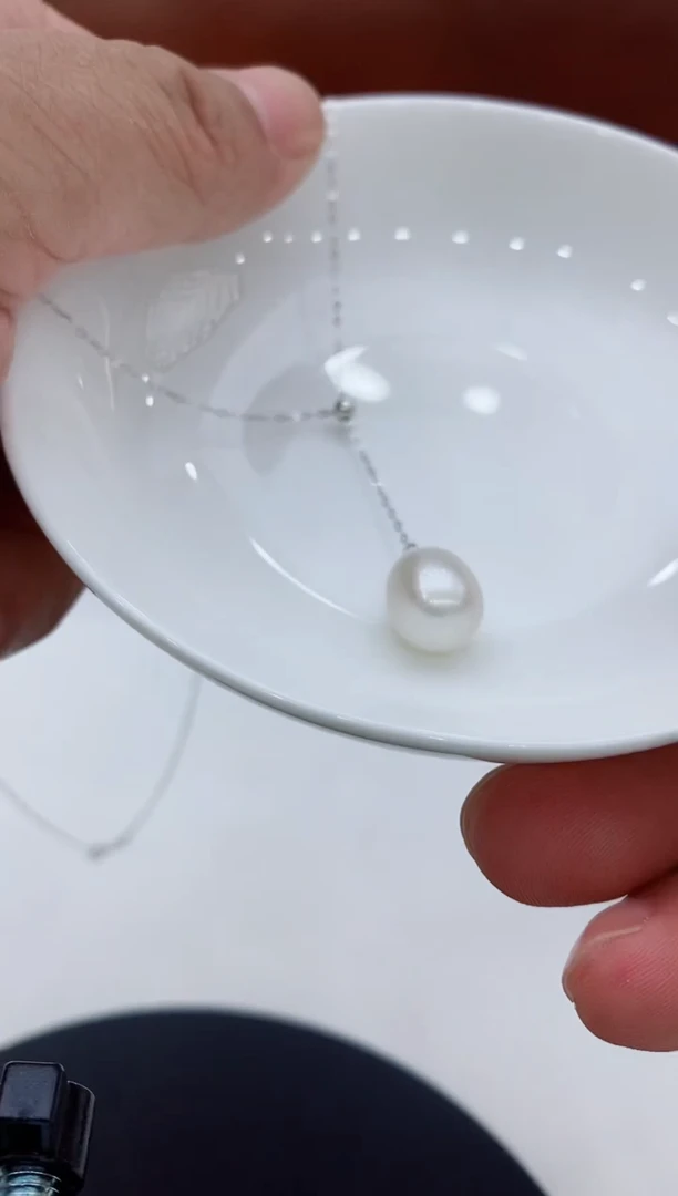 18K金镶嵌吊坠海水珍珠117