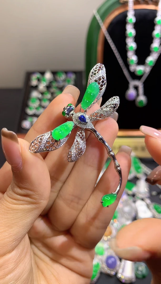 颈饰18K金镶嵌翡翠两用款