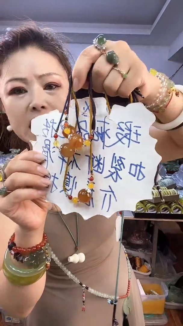 蛇纹石玉未镶嵌珠多样性发货其中之一