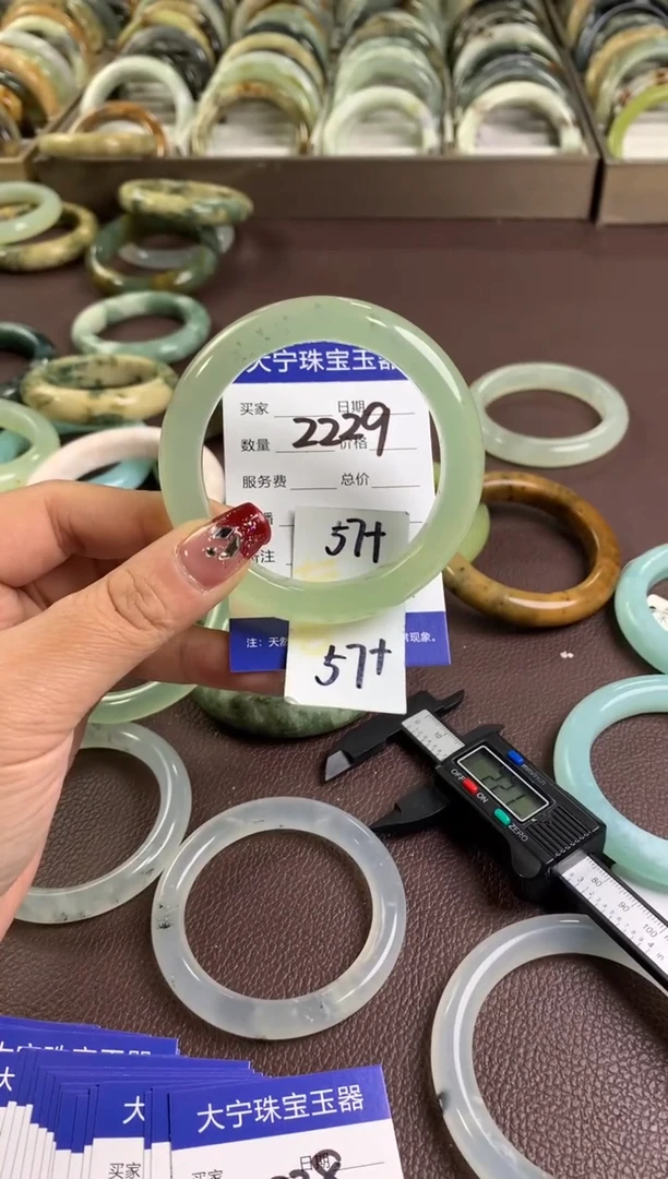 【闪购商品】蛇纹石玉手镯未镶嵌2229