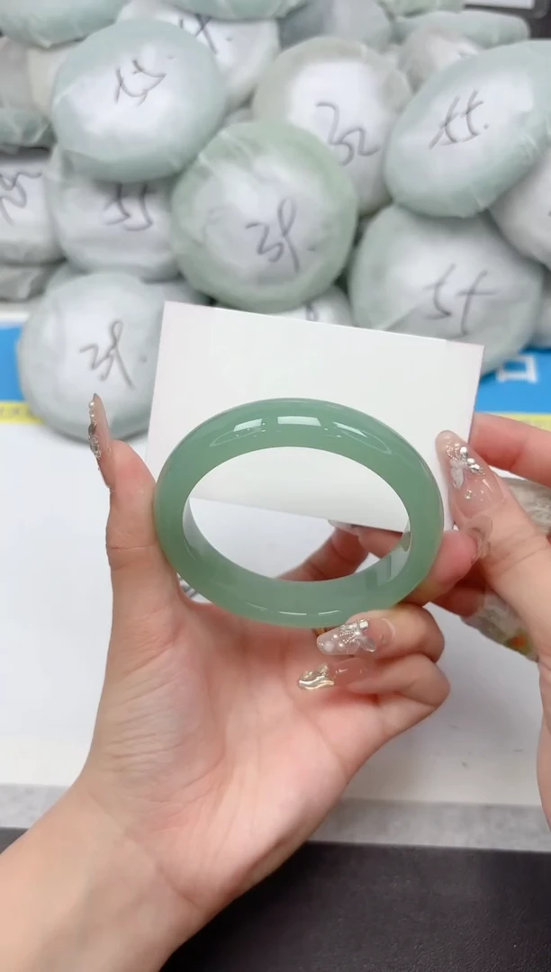 未镶嵌手镯石英质玉60-56.4