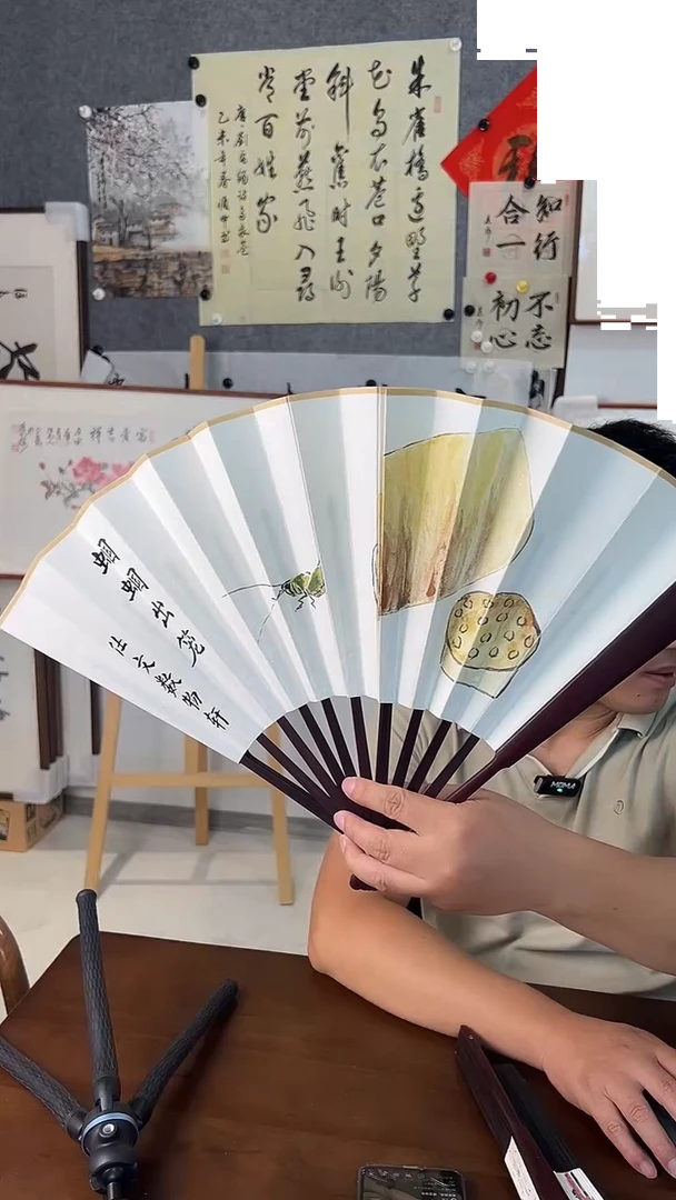 书法老师手绘蝈蝈出笼扇面和扇子