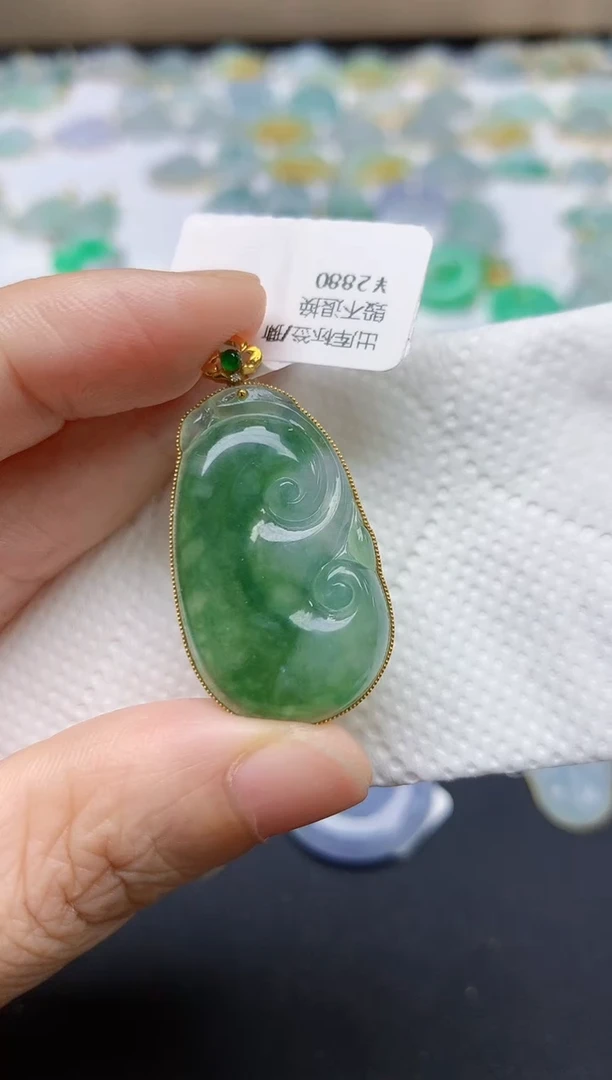 翡翠18K金镶嵌颈饰天然缅甸A货翡翠
