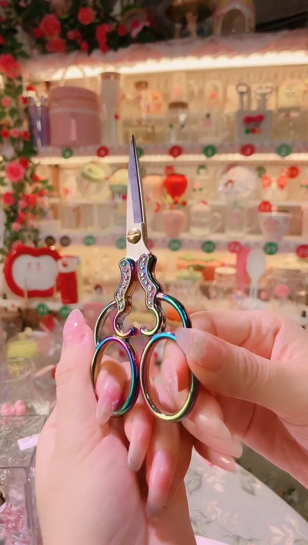 摆件开播福利数量不多，快抢！梅花剪刀