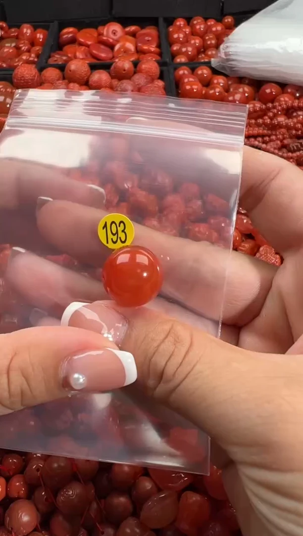 颈饰未镶嵌南红玛瑙1