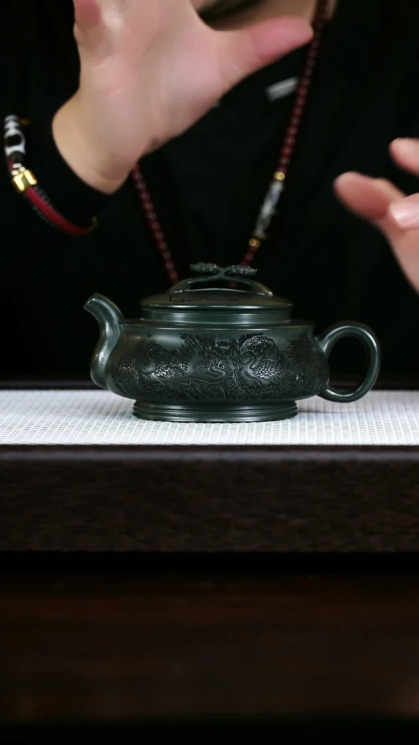 茶壶紫砂绿泥如意 刻仙鹤