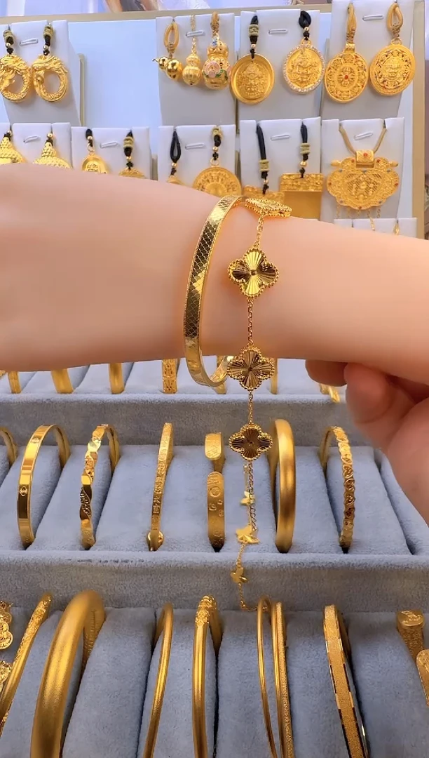 无足银经典四叶草手链   总重12克外1.6g