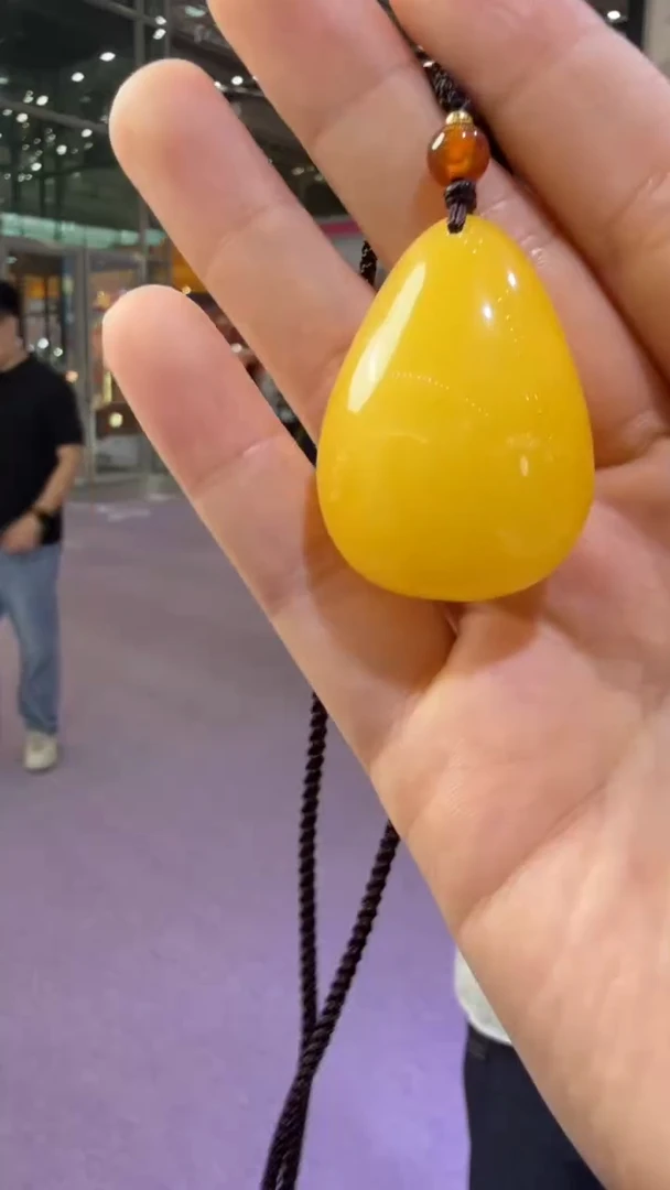 琥珀颈饰未镶嵌68秒拍号 假一罚三