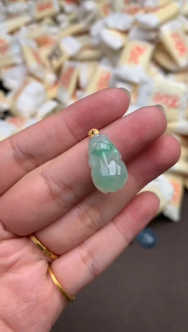 翡翠挂件18K金镶嵌—