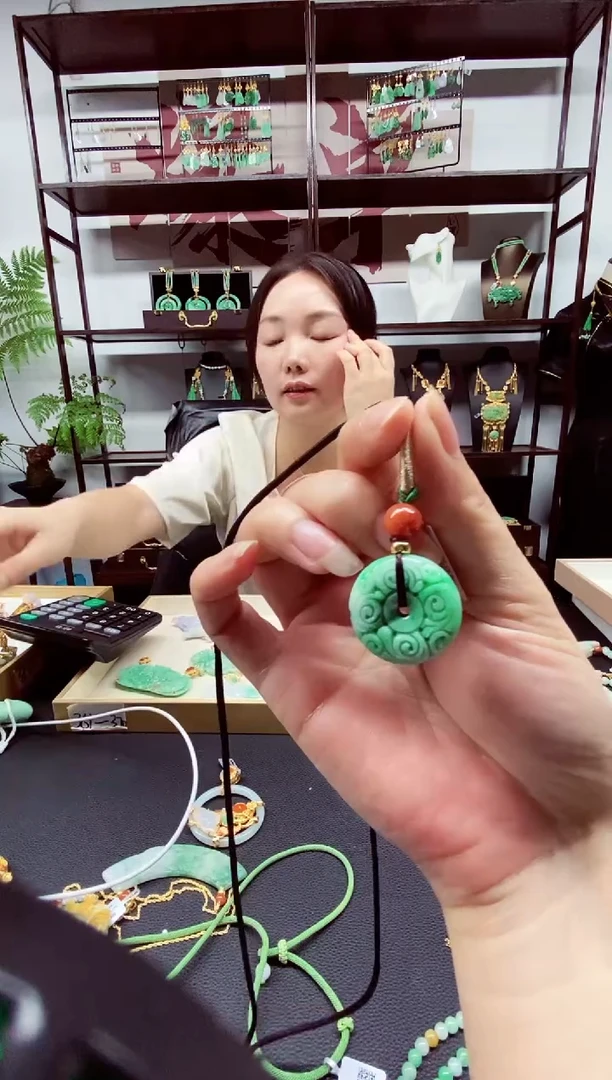 翡翠未镶嵌颈饰风**浪翡翠吊坠