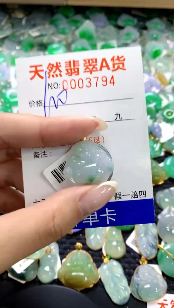 翡翠18K金镶嵌颈饰1111111111111111