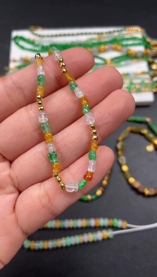 套链18K金镶嵌翡翠一条   P206