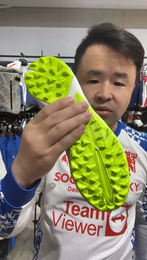 小*尺码40.5，价格199元不退不换