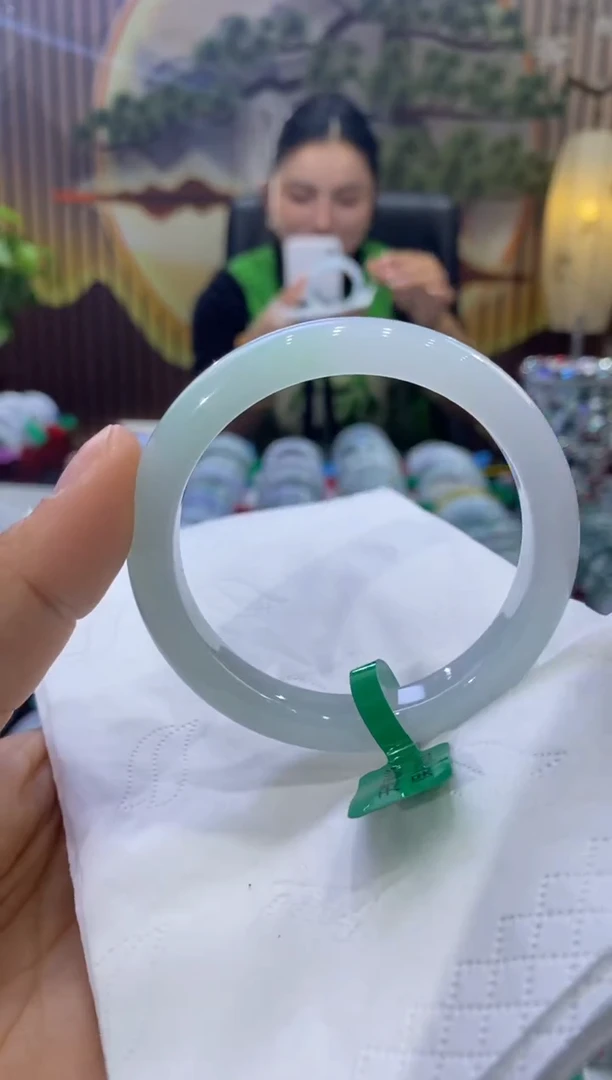 【闪购商品】翡翠手镯未镶嵌多人05729