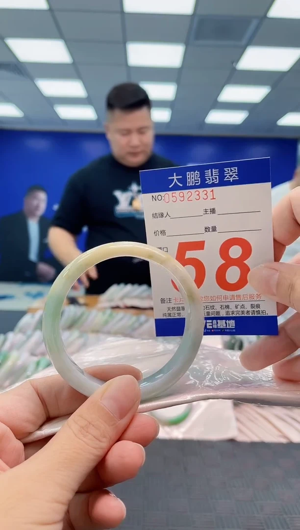 翡翠手镯未镶嵌AAAAAAAA