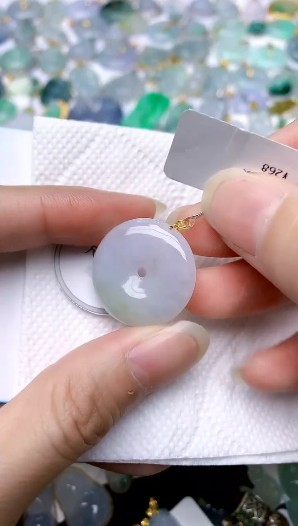 颈饰18K金镶嵌翡翠天然A货翡翠