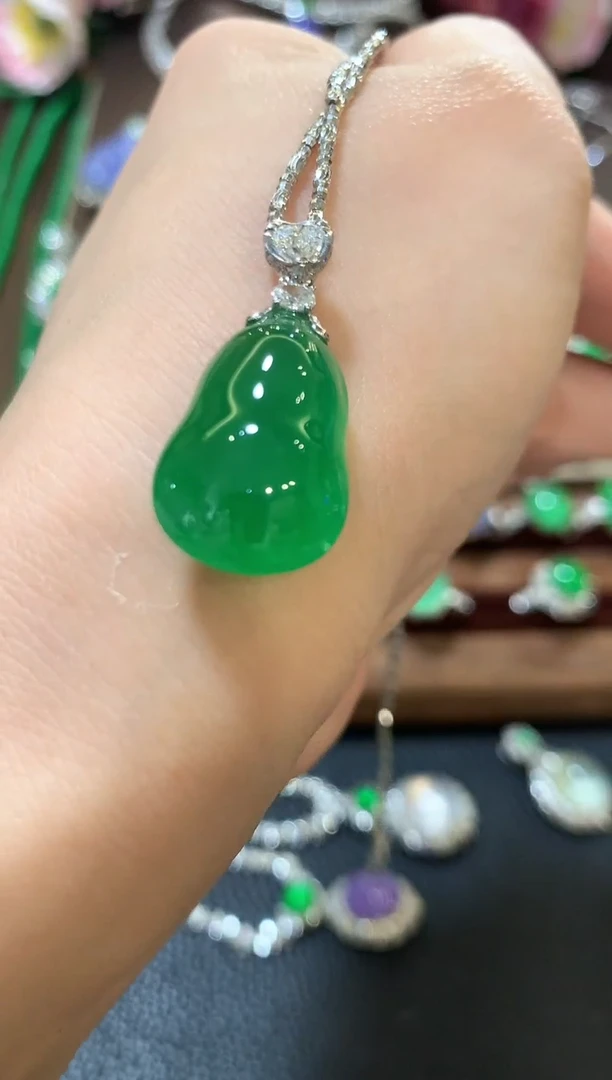 吊坠(不含链)18K金镶嵌翡翠随**欲m46