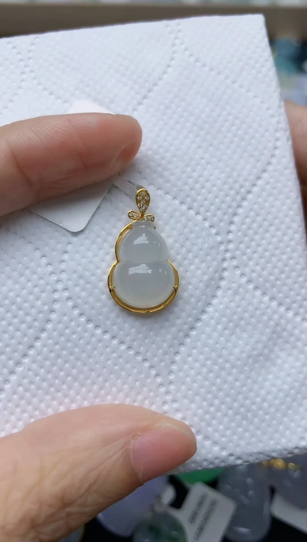 翡翠18K金镶嵌颈饰天然缅甸A货翡翠