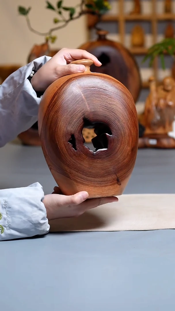 木香樟木自然镂空花瓶C2177