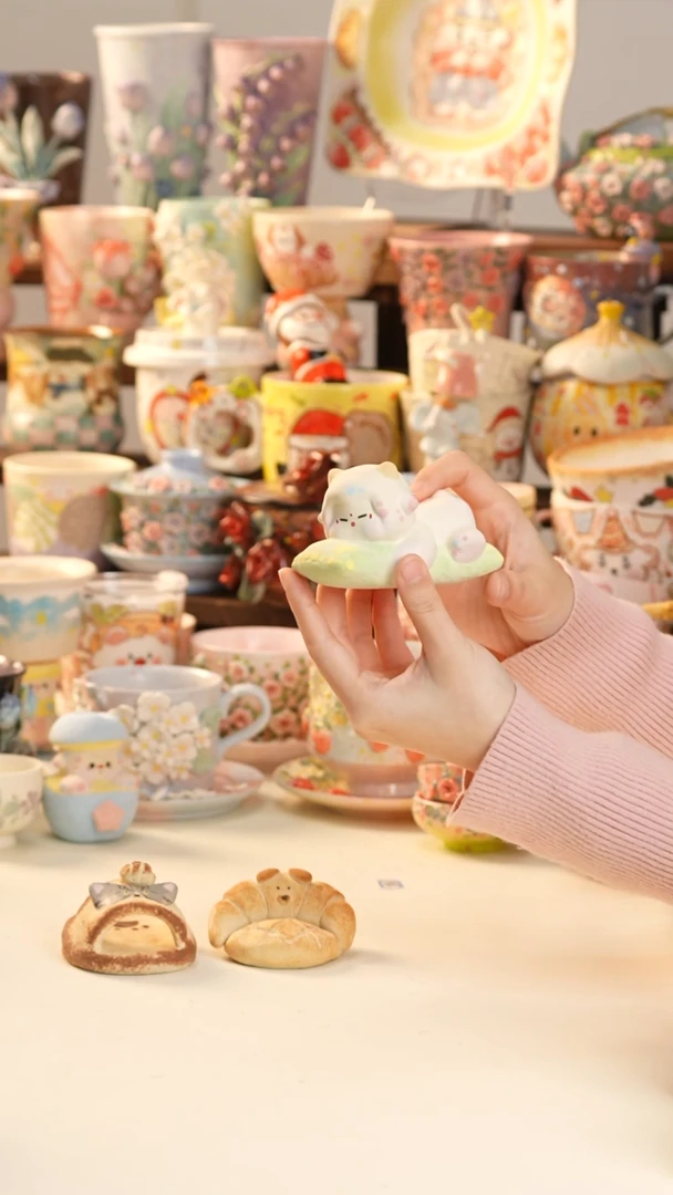 摆件陶景德镇釉下彩手绘设计师款陶瓷