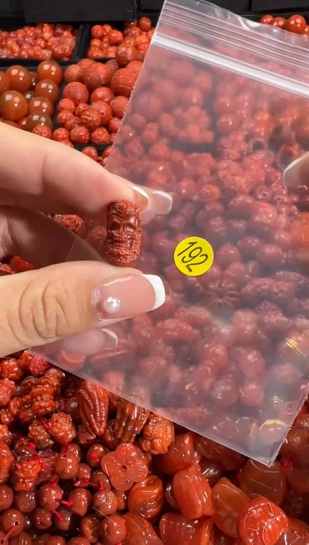 颈饰未镶嵌南红玛瑙2