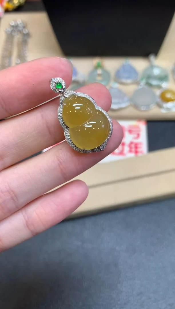 【闪购商品】翡翠颈饰18K金镶嵌葫芦【无服务费】