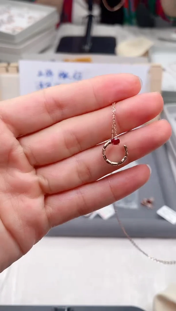 18K金镶嵌颈饰红宝石高货