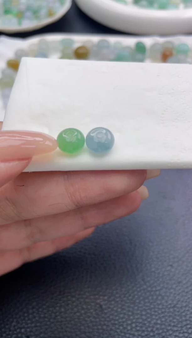 定制翡翠未镶嵌伊****?2596