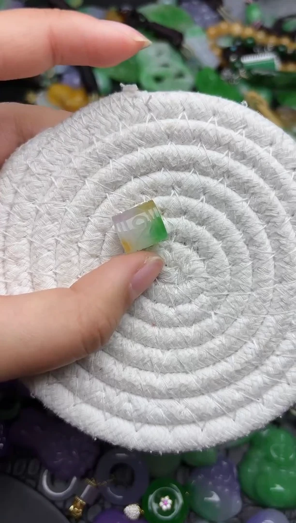 颈饰未镶嵌翡翠缅甸翡翠吊坠