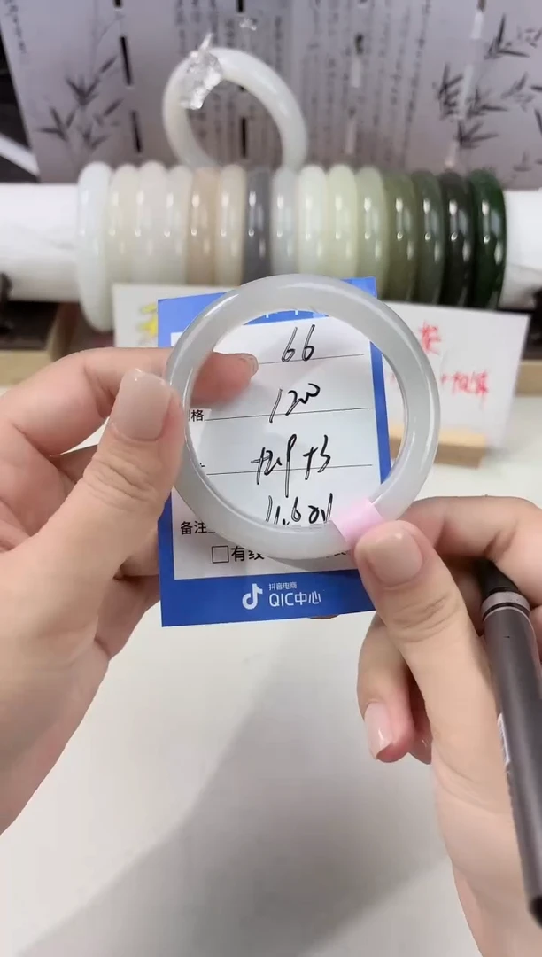 未镶嵌手镯和田玉烟紫66