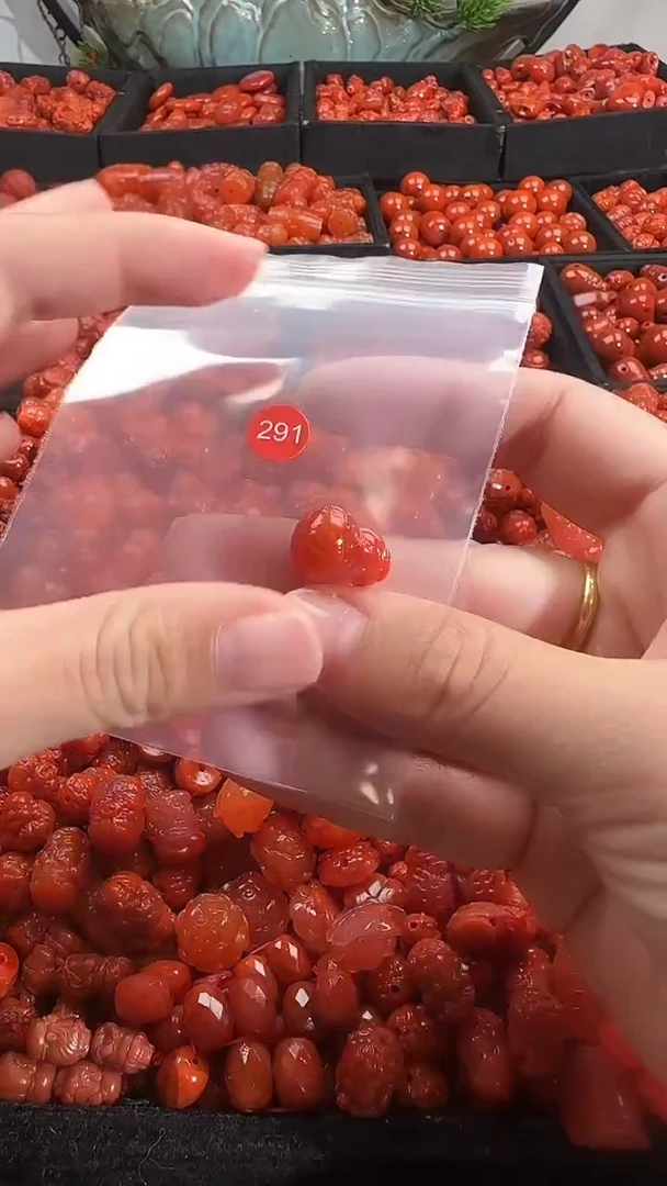 颈饰未镶嵌南红玛瑙1