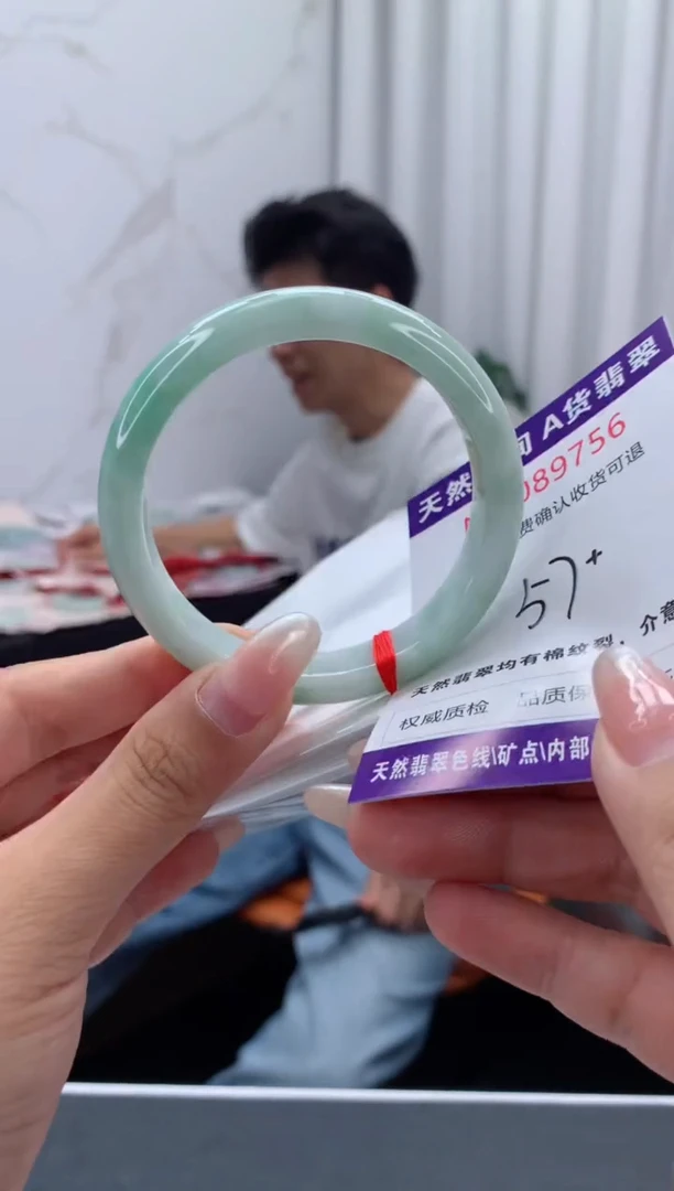 未镶嵌手镯翡翠有纹，完美者勿拍