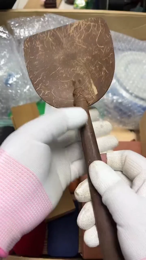 瓷片工艺品杂项黑**?3102