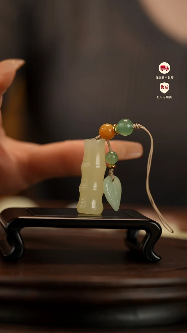 云南石竹叶青雕刻：小竹节挂件