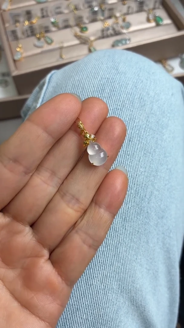 颈饰18K金镶嵌翡翠天然翡翠A货