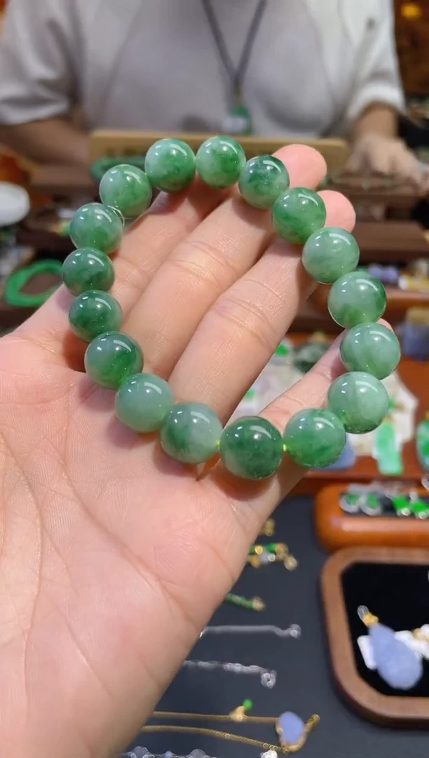颈饰未镶嵌翡翠手串