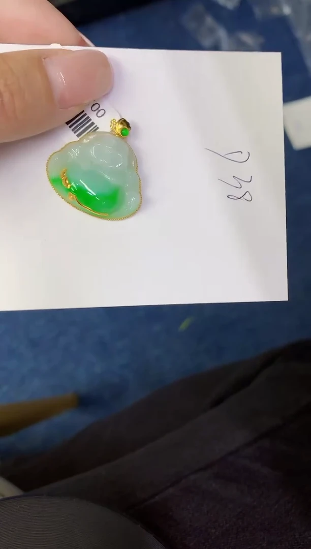 翡翠18K金镶嵌颈饰缅甸天然翡翠A货