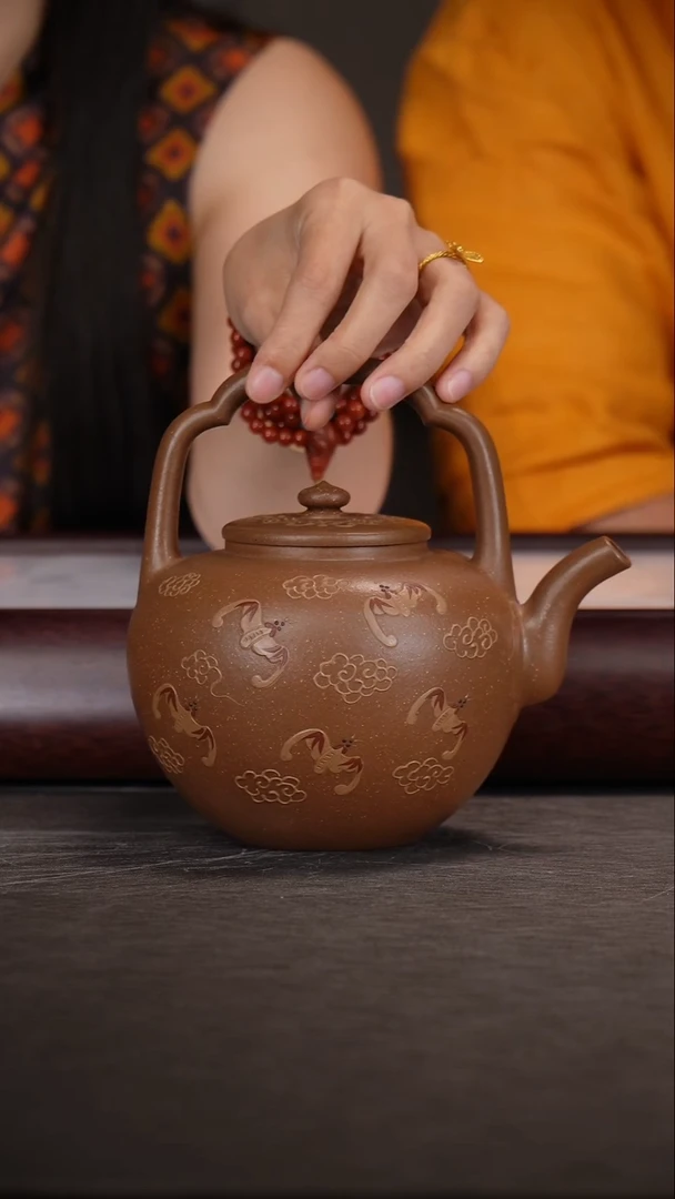 茶壶紫砂诸葛永南/老段泥/吴经提梁/800c