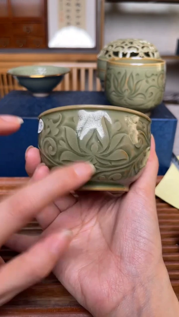 瓷器326纯手工橄榄绿莲纹主人杯