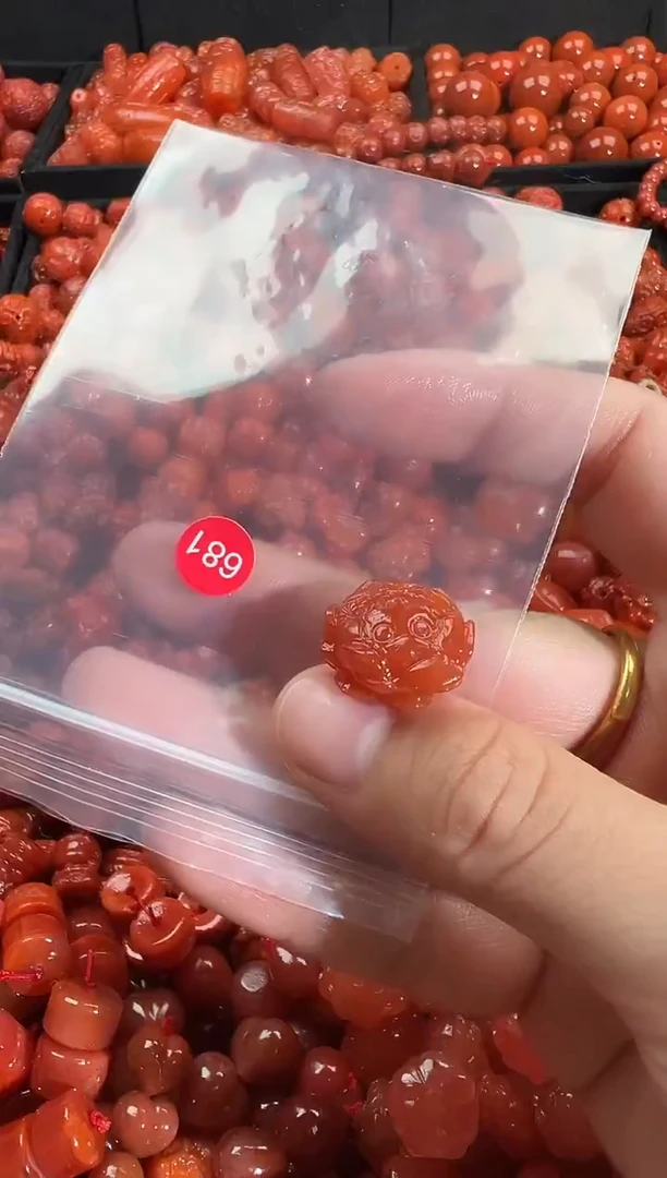 颈饰钛钢南红玛瑙1