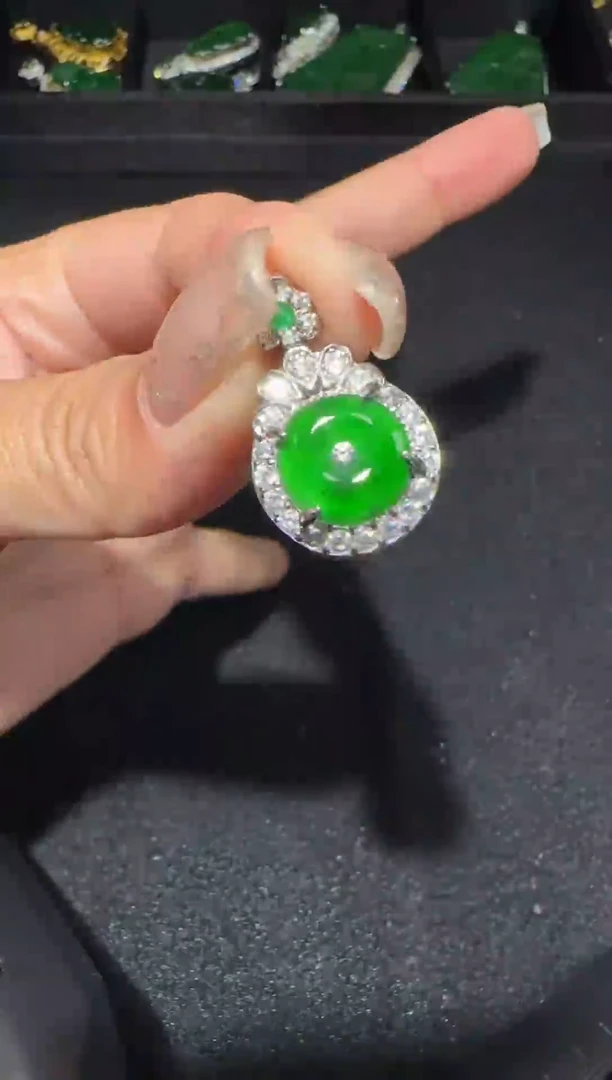 【闪购商品】翡翠吊坠(赠链)未镶嵌多样性发货拍一发一