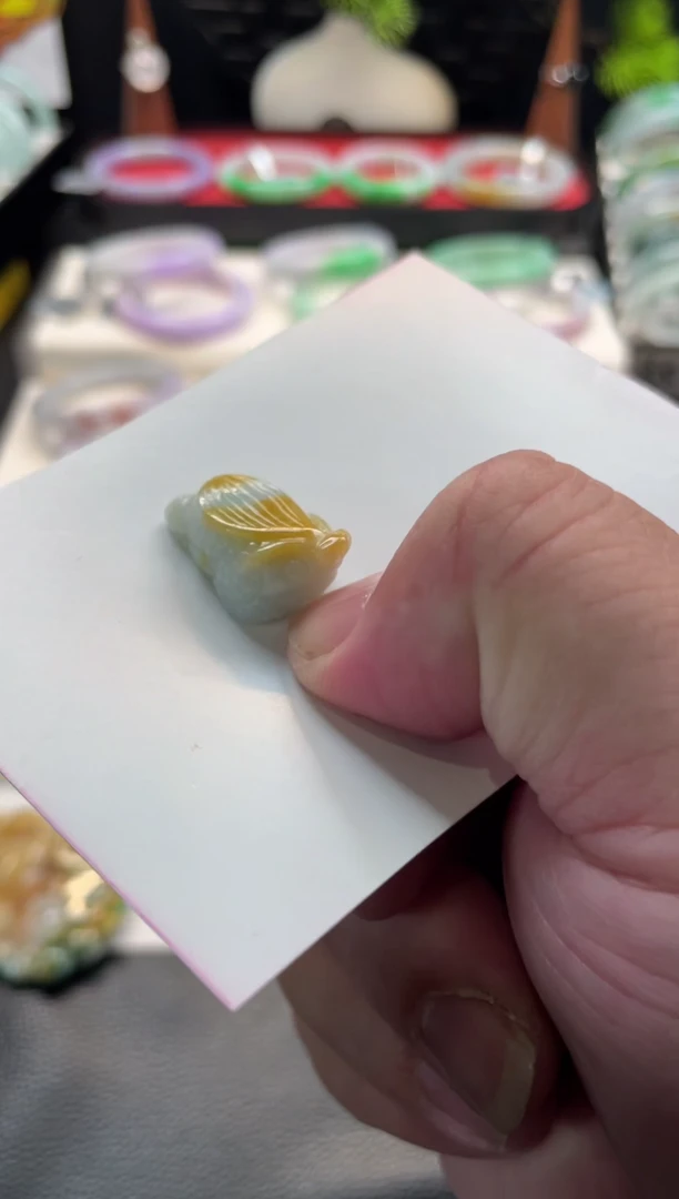 颈饰未镶嵌翡翠21号链接 有纹裂