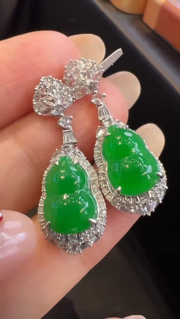 18K金镶嵌翡翠耳饰耳饰