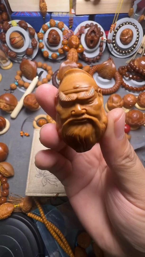 手串橄榄核关公一颗