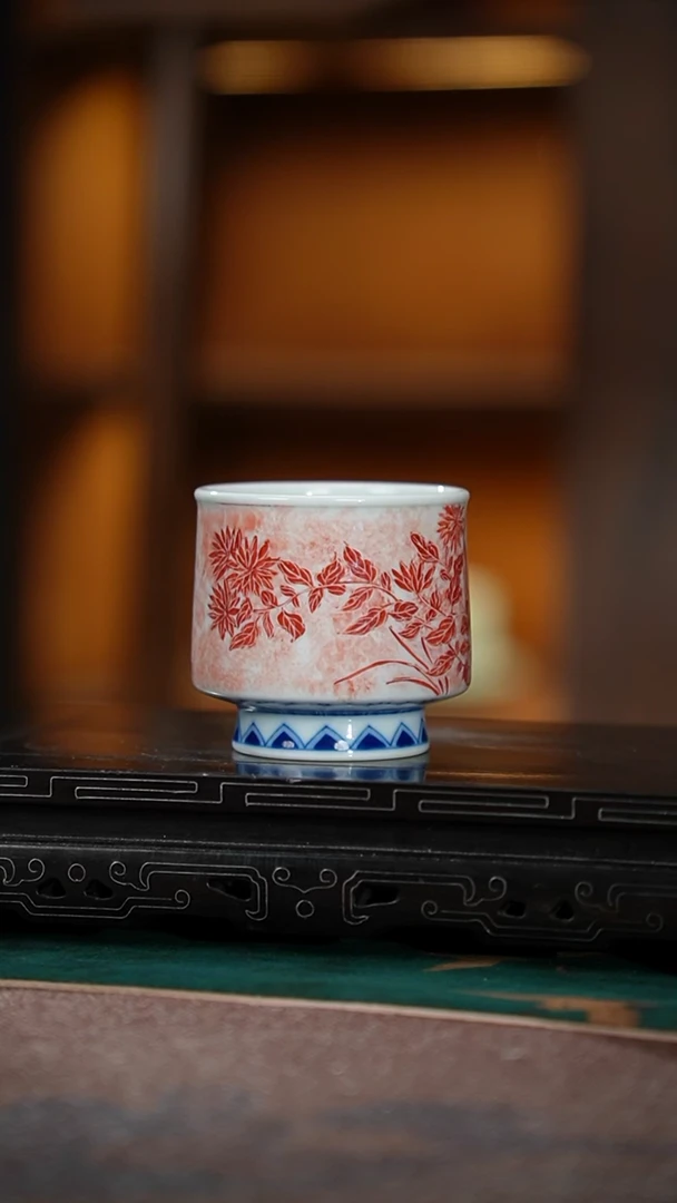 81-1拓花卉带足直壁杯杯（无底款）