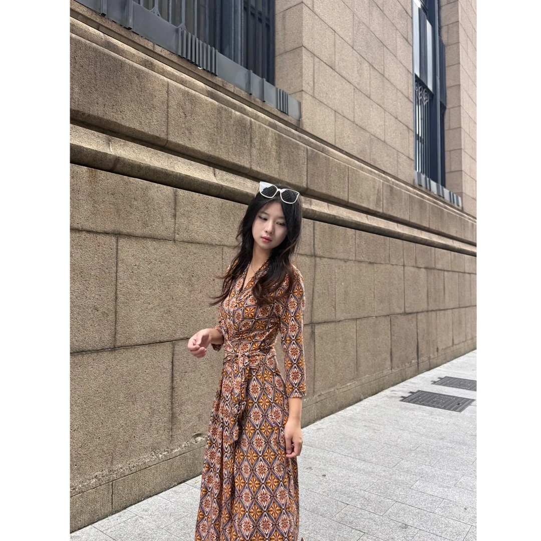 复古印花套头休闲七分袖V领连衣裙女修身海边度假风连衣裙高级感