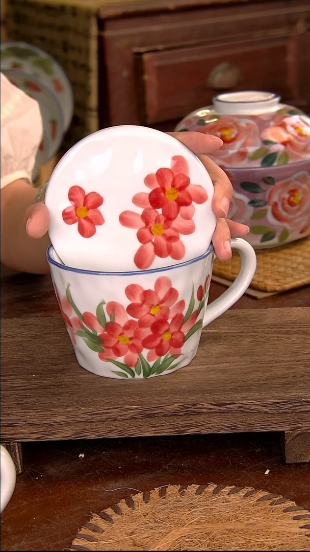 瓷片高白锤纹盖杯-小红花