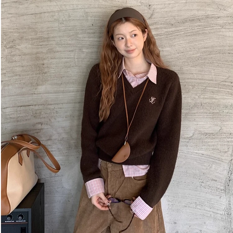 高端货~刺绣针织衫女巨好看早秋穿搭新款假两件上衣咖色毛衣外套